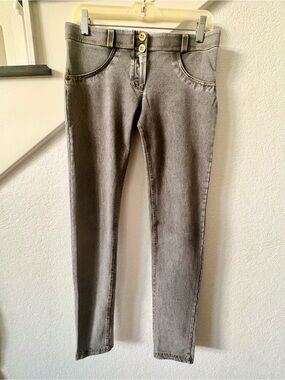 Slim Gray Women's Skinny Jeans with Double-Button Waist